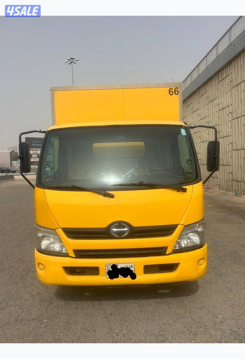 للبيع  هينو مقفل موديل 2016 قير عادي.  ديزل1