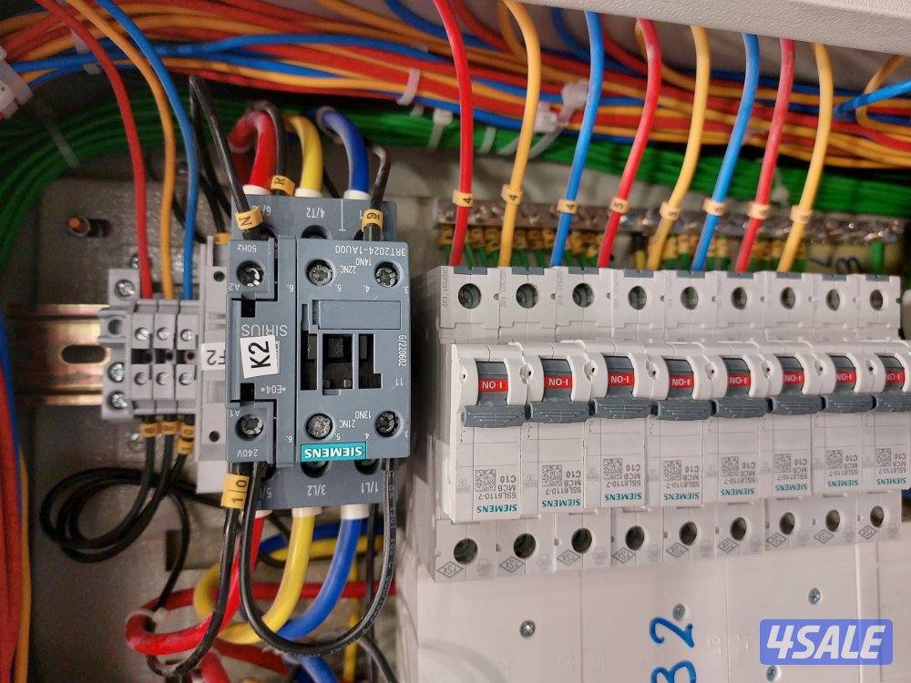 تصليح جميع الأعطال الكهرباء تمديد وتركيب اسبوت لايت و بلاكات وسوتشات و8