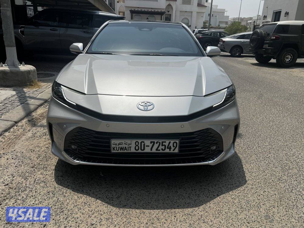 للبيع كامري 20251