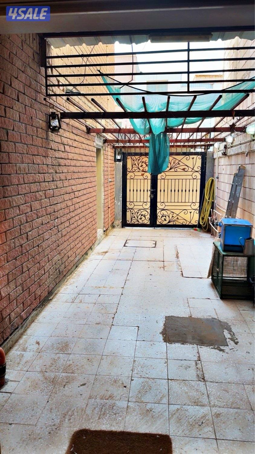 للبيع بيت حكومه 300 متر وثيقه حره شهادة اوصاف جاهزه البيت جاهز للتحويل0