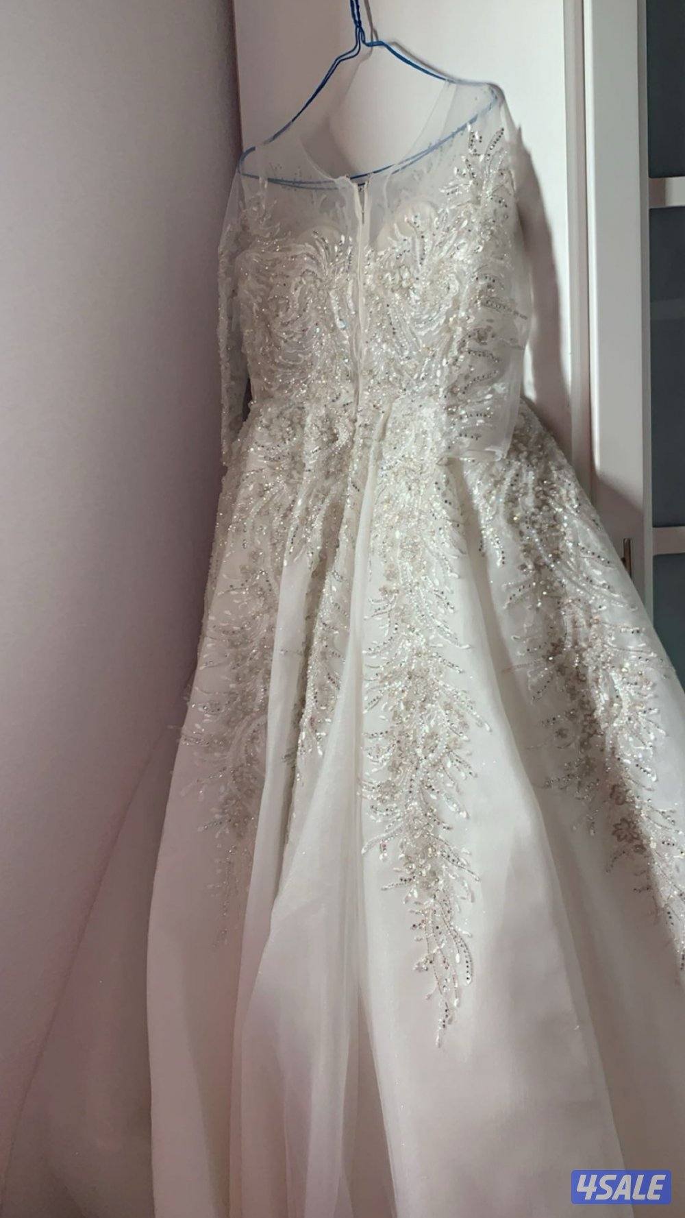 فستان عروسه يلبس من ميديم الى لارج مع اضافة طرحه1