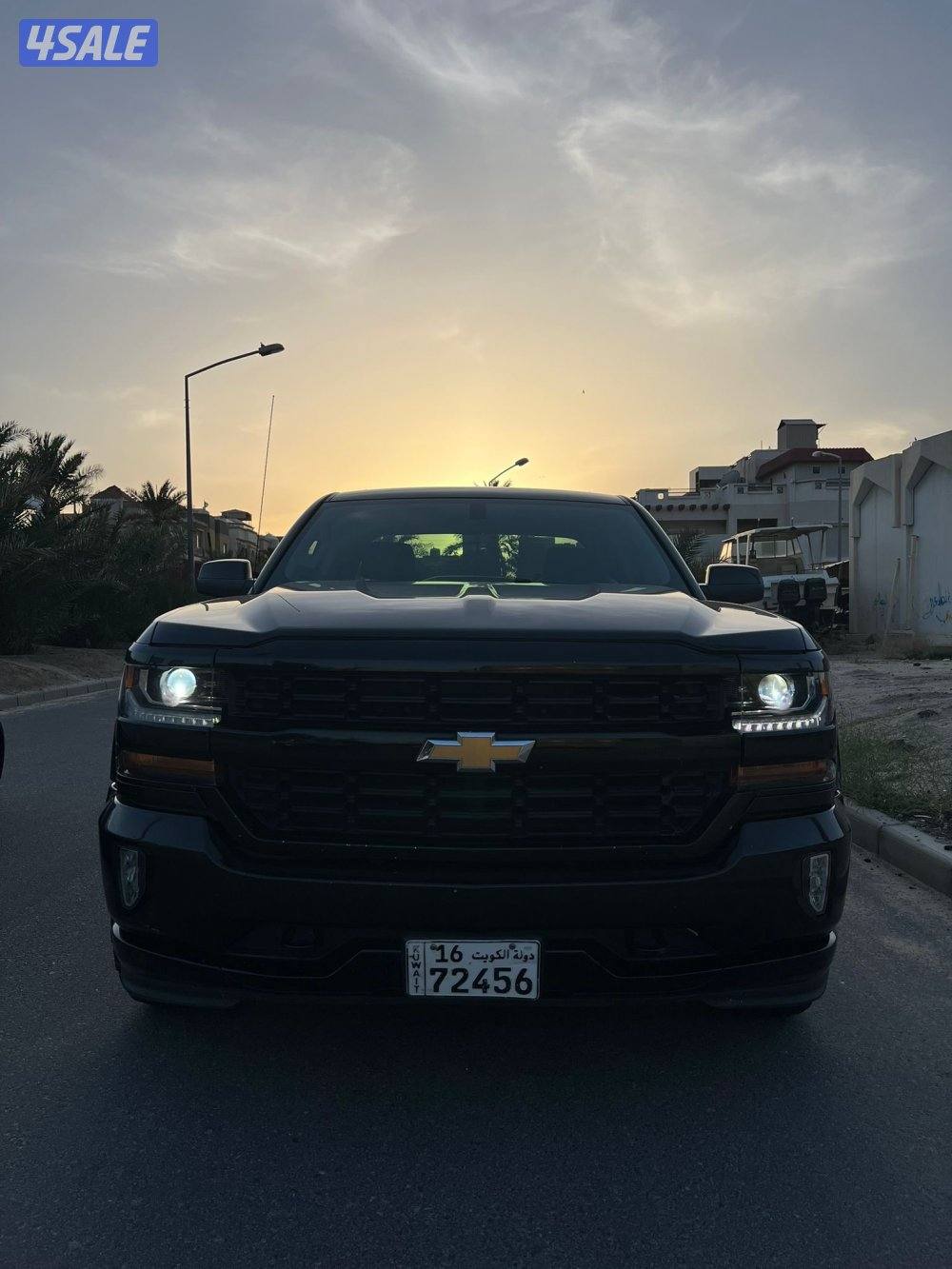 للبيع وانيت سلفرادو قماره و نص وكالة الكويت1