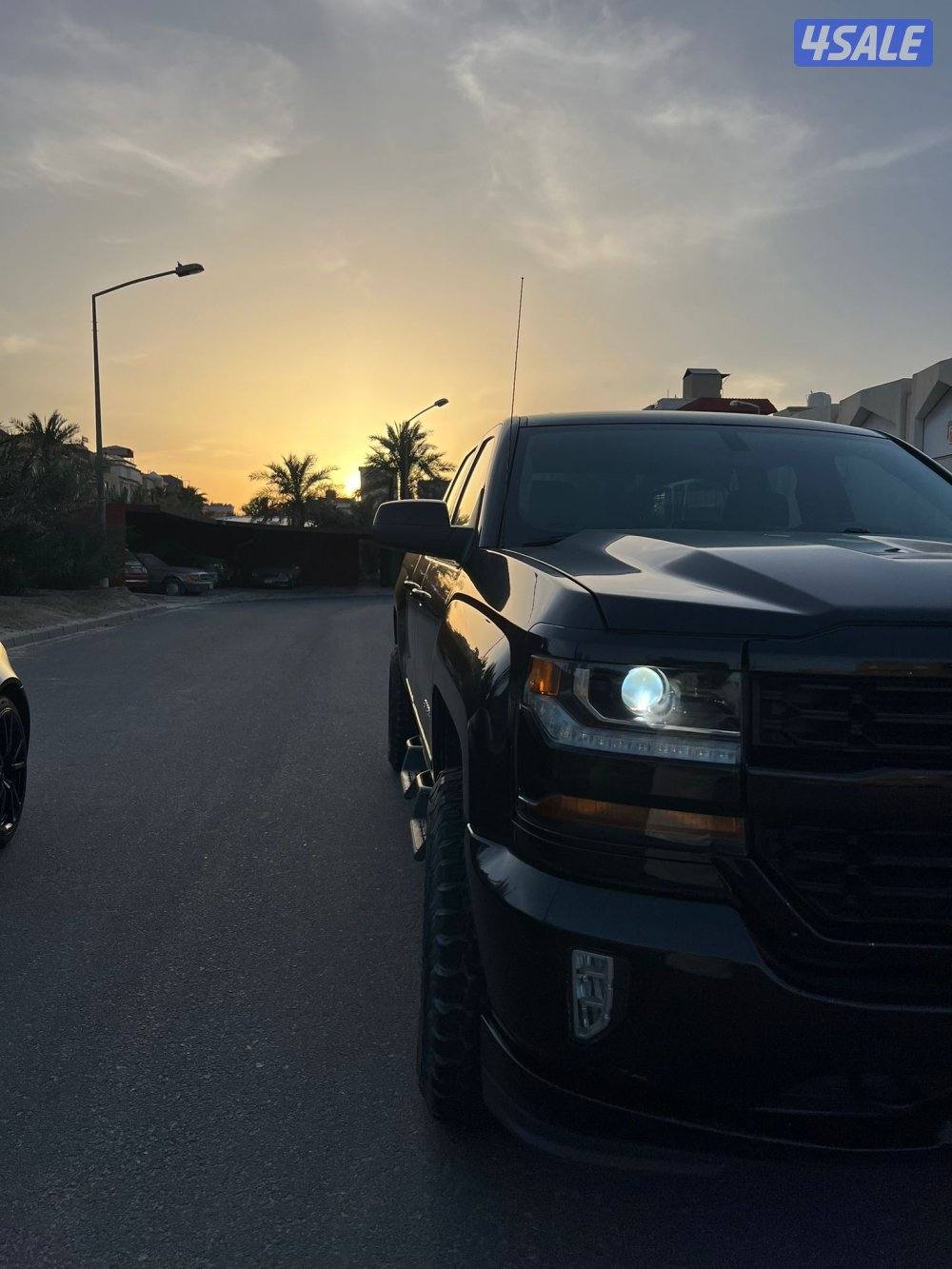 للبيع وانيت سلفرادو قماره و نص وكالة الكويت4