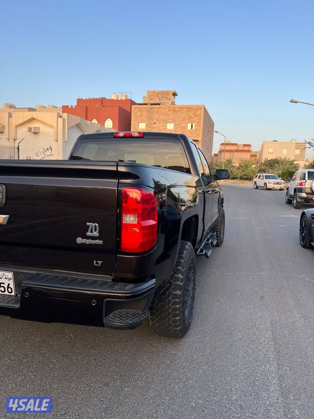 للبيع وانيت سلفرادو قماره و نص وكالة الكويت6