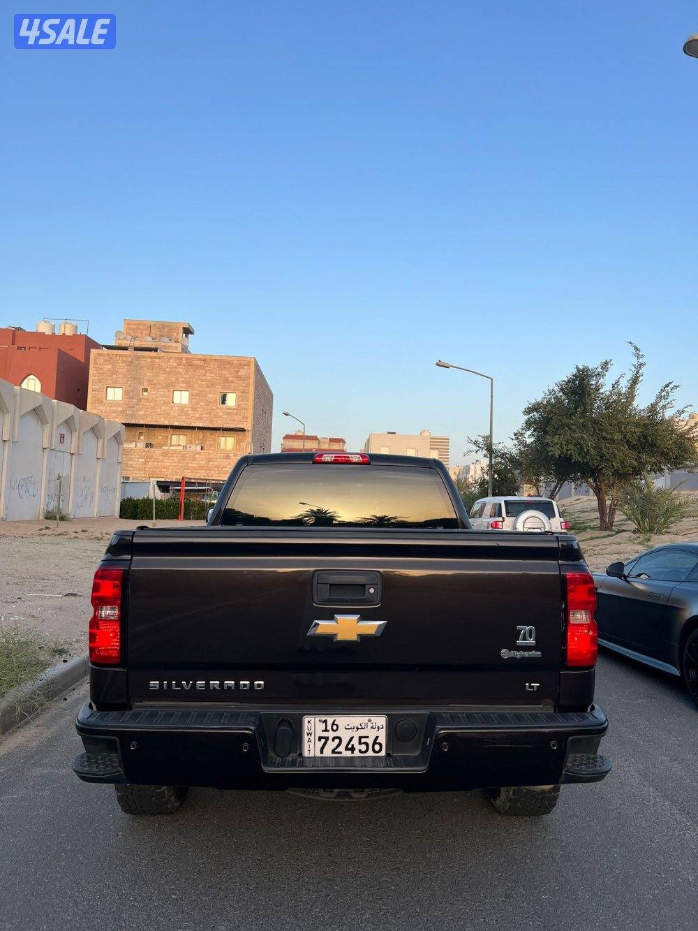 للبيع وانيت سلفرادو قماره و نص وكالة الكويت7