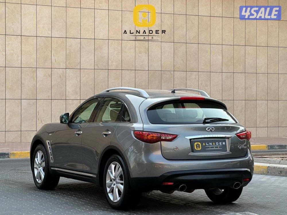 للبيع INFINITY QX70 موديل 2015 وارد البابطين5