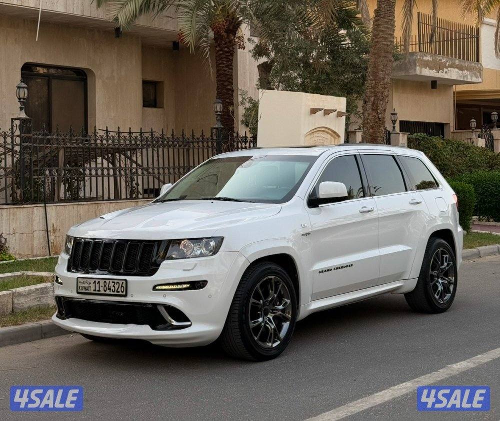 للبيع جراند شيروكي SRT8 موديل 2013 صبغ وكاله بالكامل0
