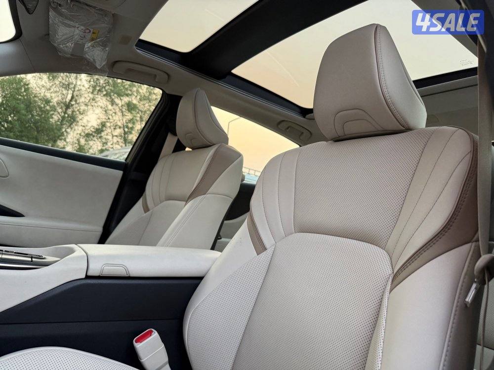 TOYOTA CROWN HYBRID _2023 عداد الفين فقط8