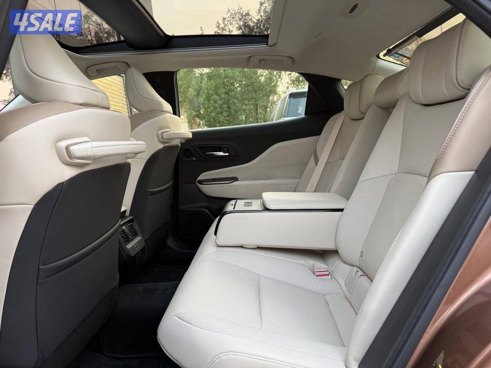 TOYOTA CROWN HYBRID _2023 عداد الفين فقط9