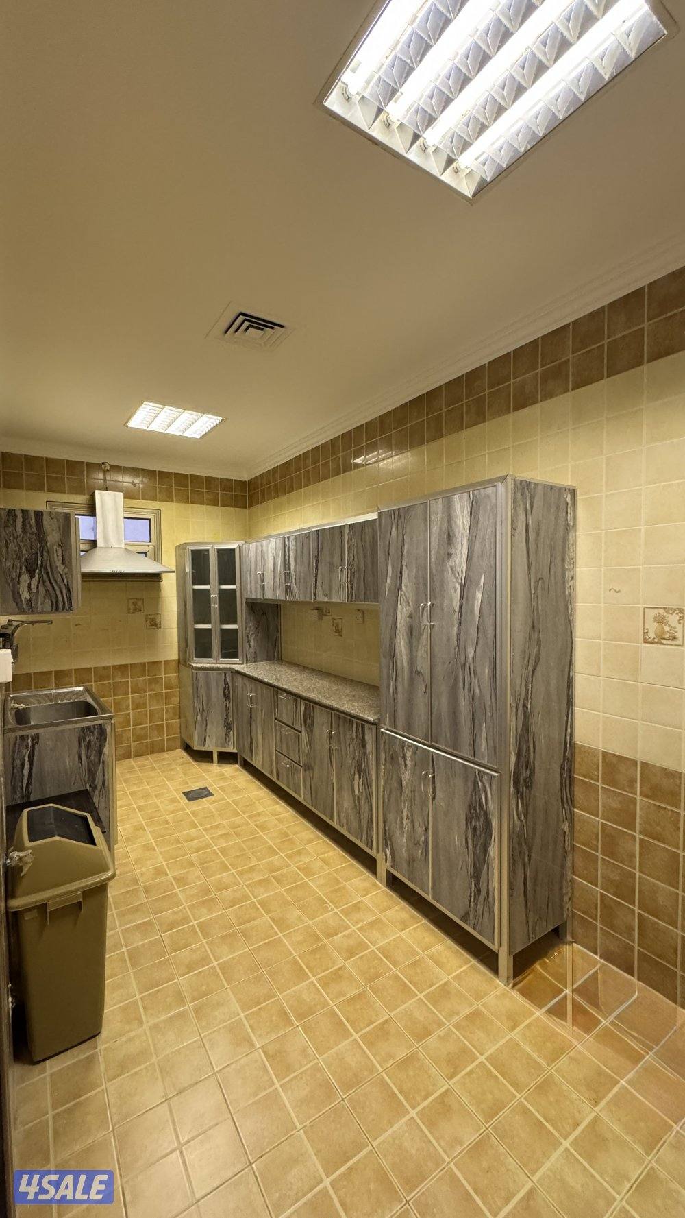 للإيجار شقة في عبدالله مبارك4