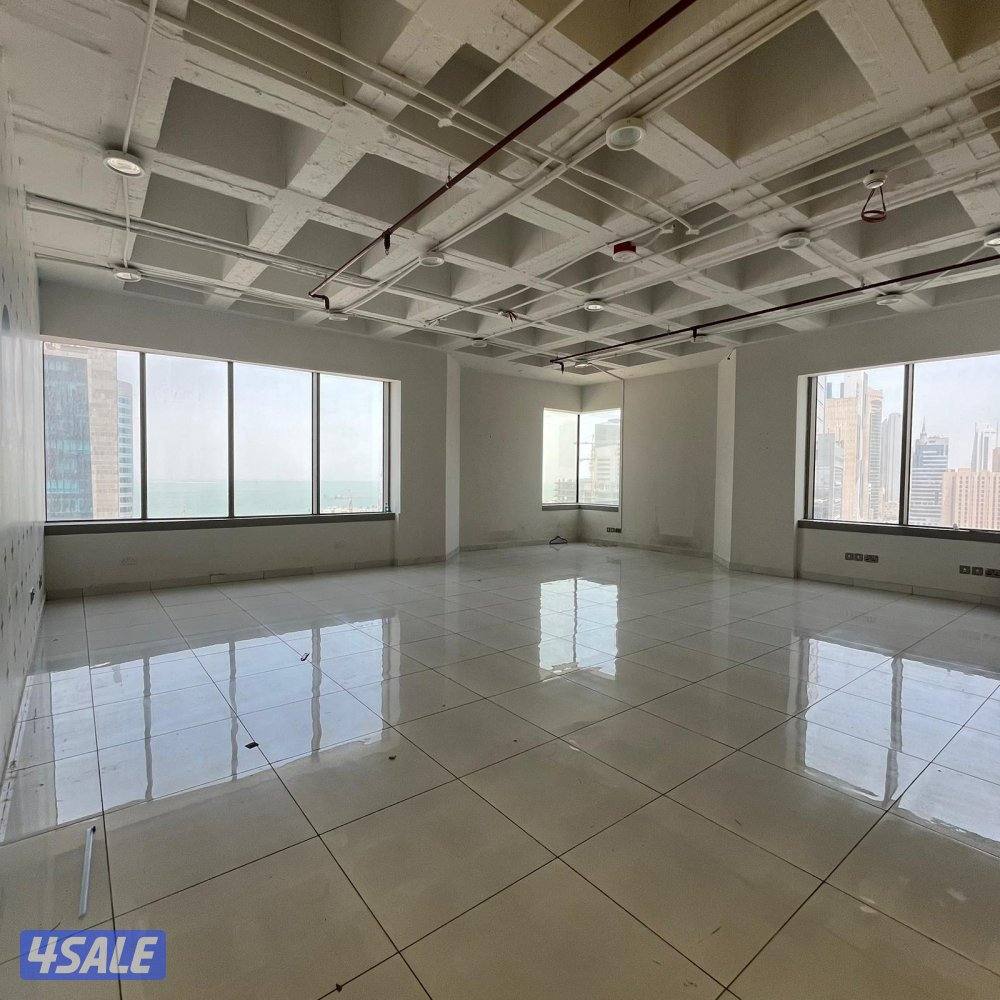 دور كامل تجاري في القبلة قطعة 140