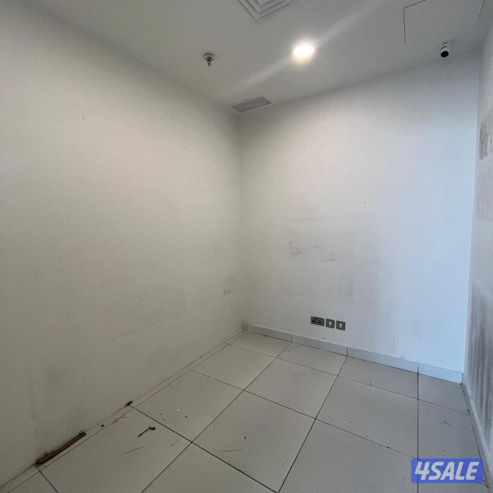 دور كامل تجاري في القبلة قطعة 142