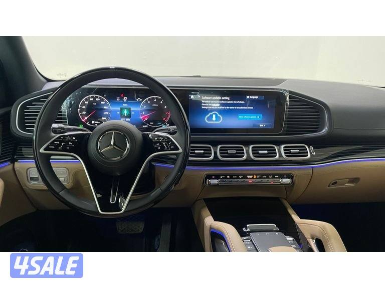Mercedes-Benz GLE SUV12