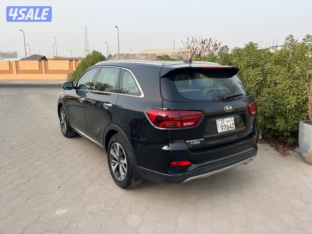 كيل سورينتو موديل 2020  بحاله نظيفه شاشه كامره خلفيه بصمه2