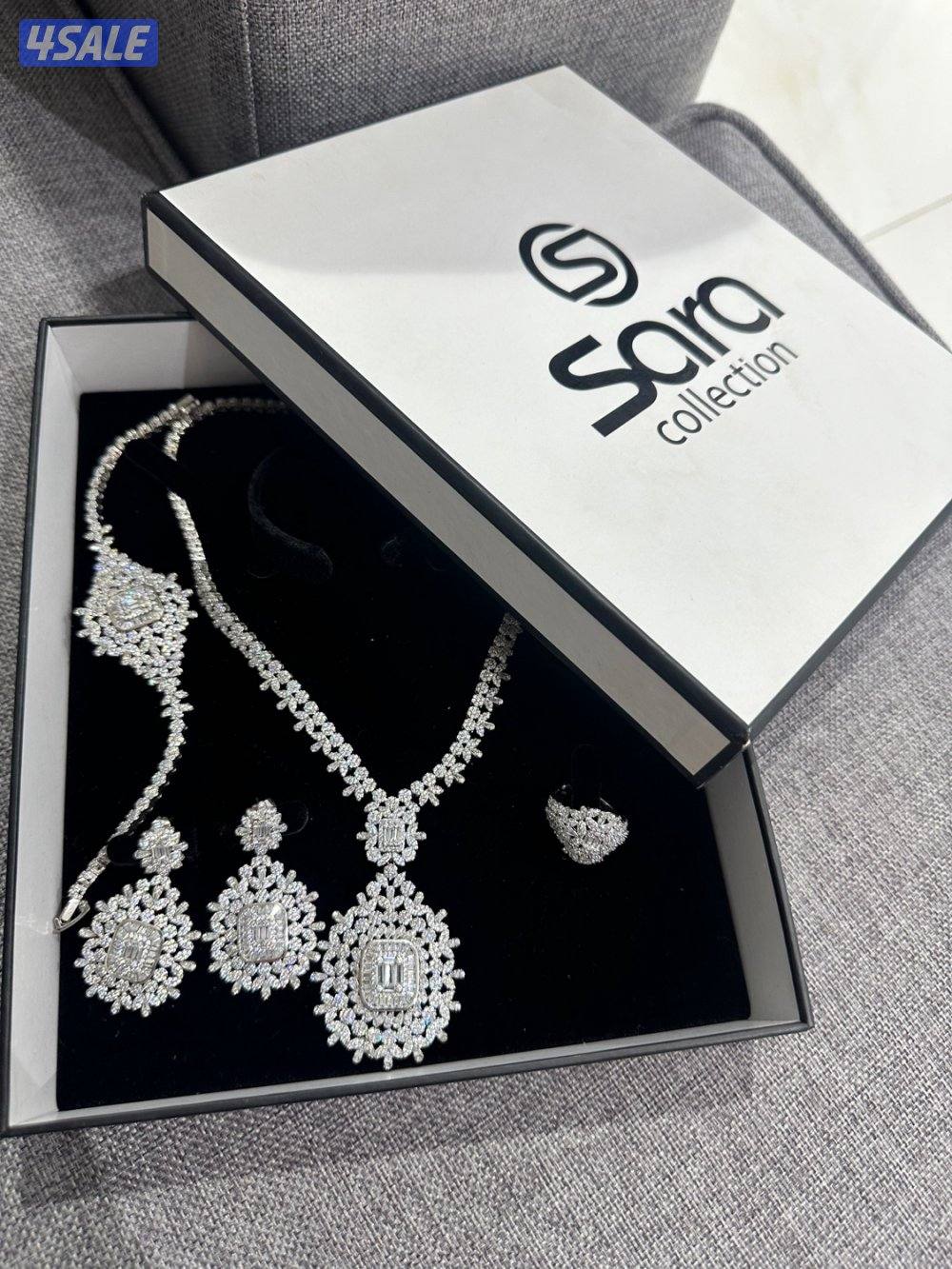 للبيع هذي الفساتين1