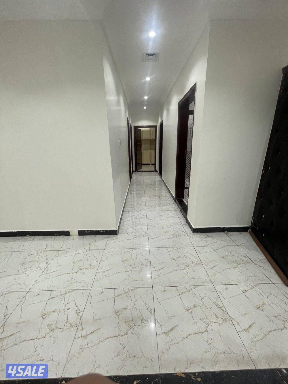 للايجار شقة في سعدالعبدالله ثلاث غرف و ثلاث حمامات و صاله و مطبخ1