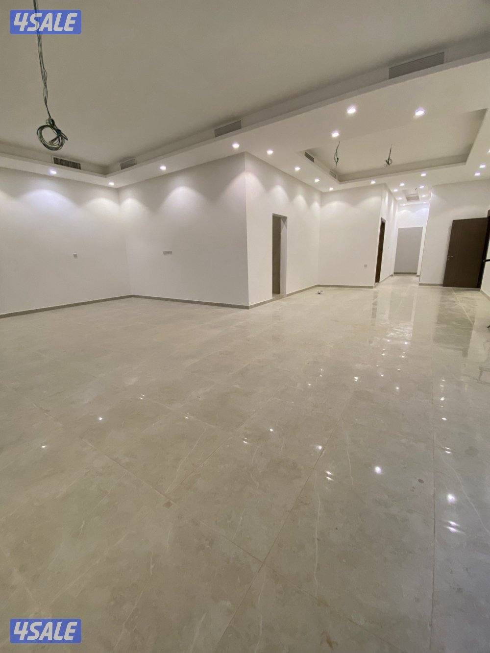 للايجار دور ارضي وشقق ودور اول ٥ غرف بتوسعة الوفرة3