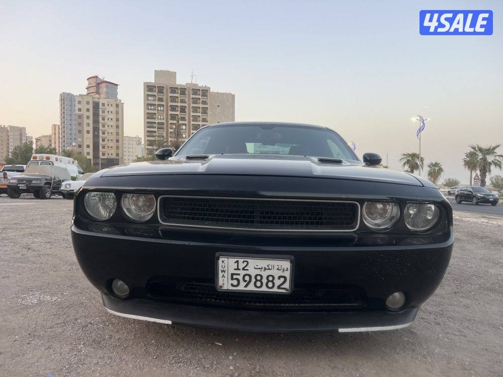 شالنجر 2013 اسود 6 سلندر تمتيك شاشة بحاله ممتازة2