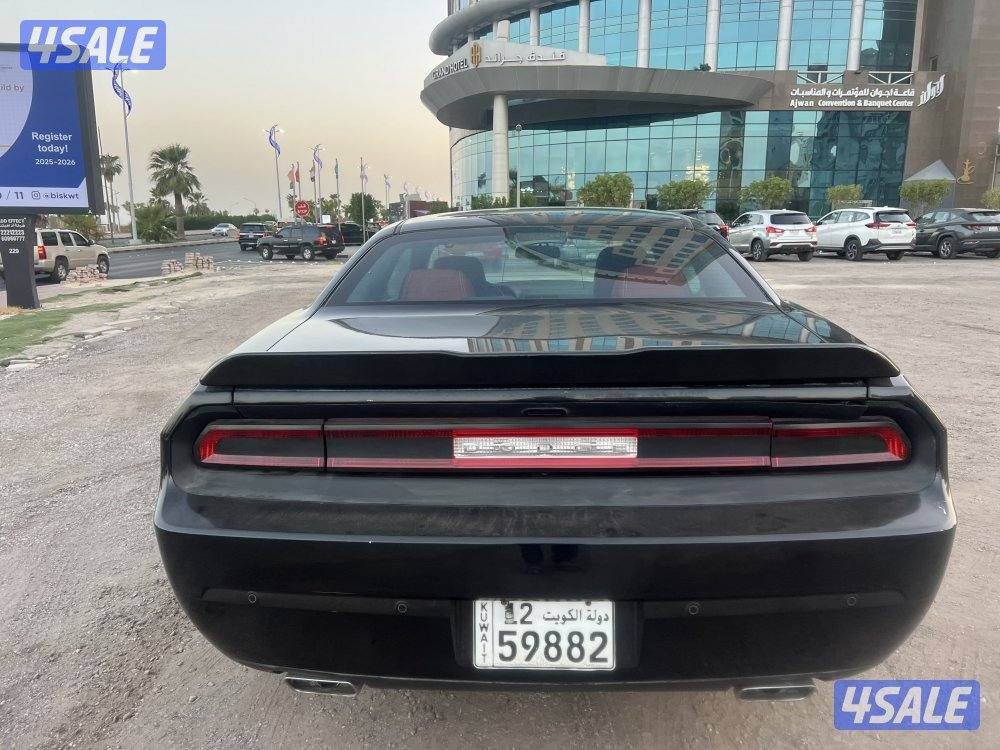 شالنجر 2013 اسود 6 سلندر تمتيك شاشة بحاله ممتازة3