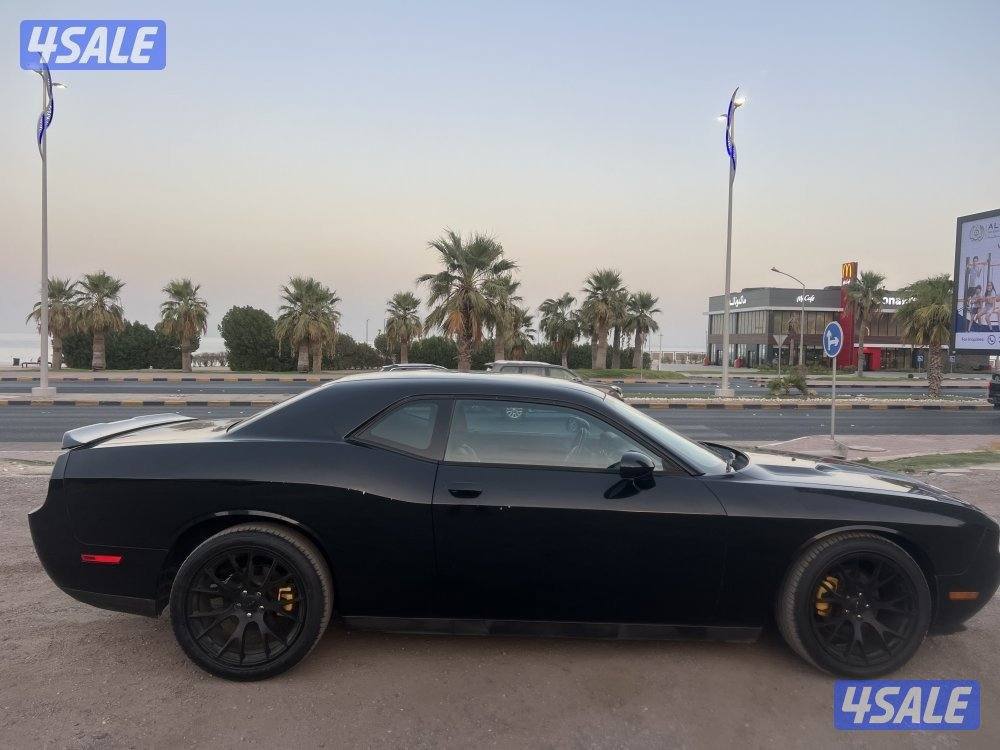 شالنجر 2013 اسود 6 سلندر تمتيك شاشة بحاله ممتازة4