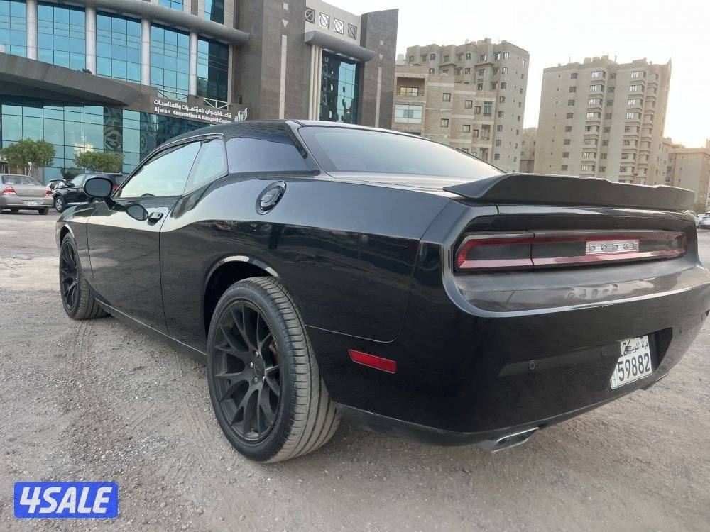 شالنجر 2013 اسود 6 سلندر تمتيك شاشة بحاله ممتازة6