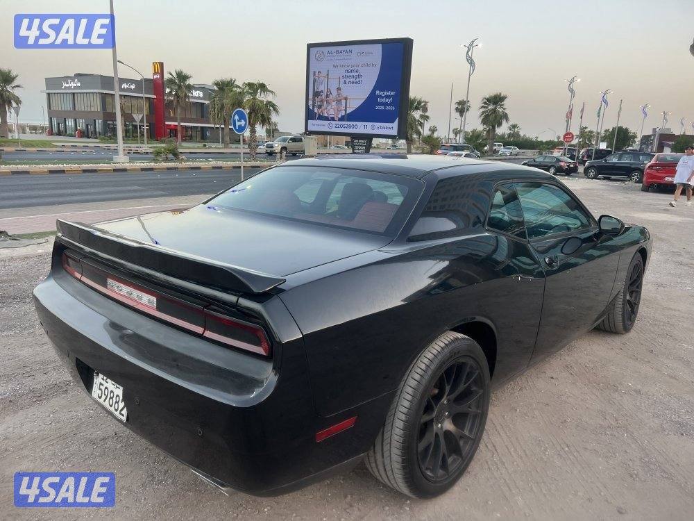 شالنجر 2013 اسود 6 سلندر تمتيك شاشة بحاله ممتازة7