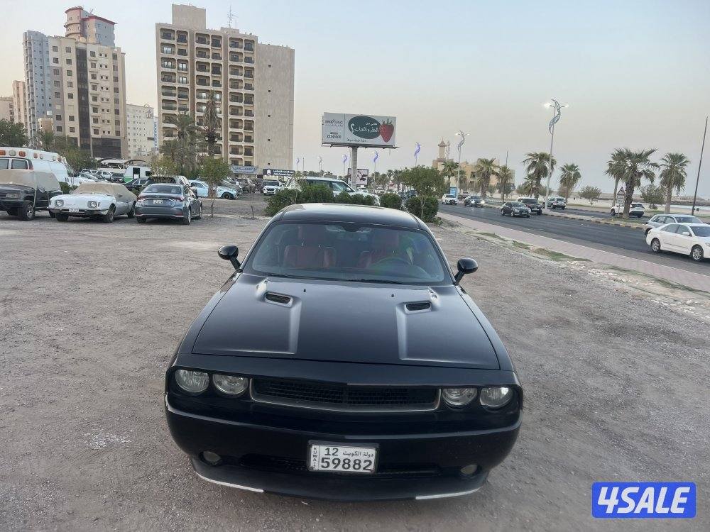 شالنجر 2013 اسود 6 سلندر تمتيك شاشة بحاله ممتازة9