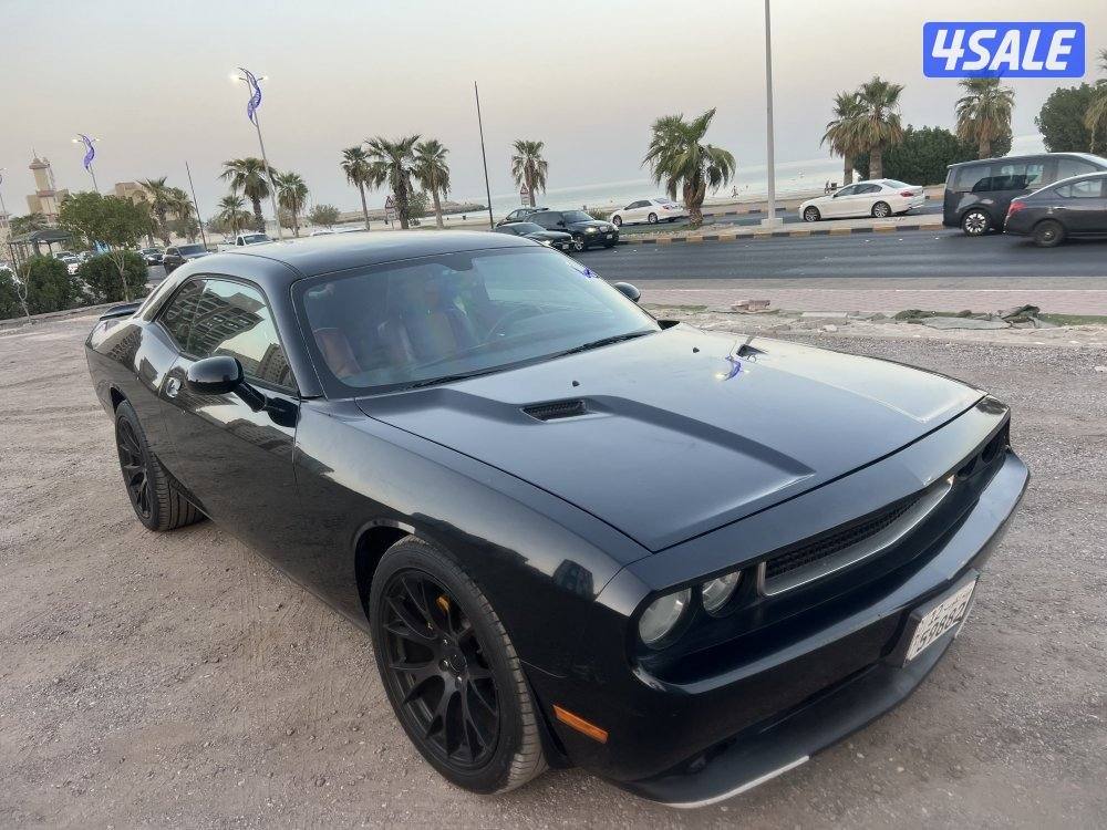 شالنجر 2013 اسود 6 سلندر تمتيك شاشة بحاله ممتازة1