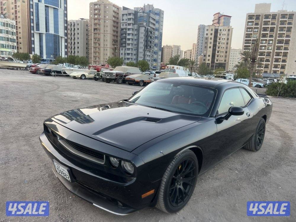 شالنجر 2013 اسود 6 سلندر تمتيك شاشة بحاله ممتازة0