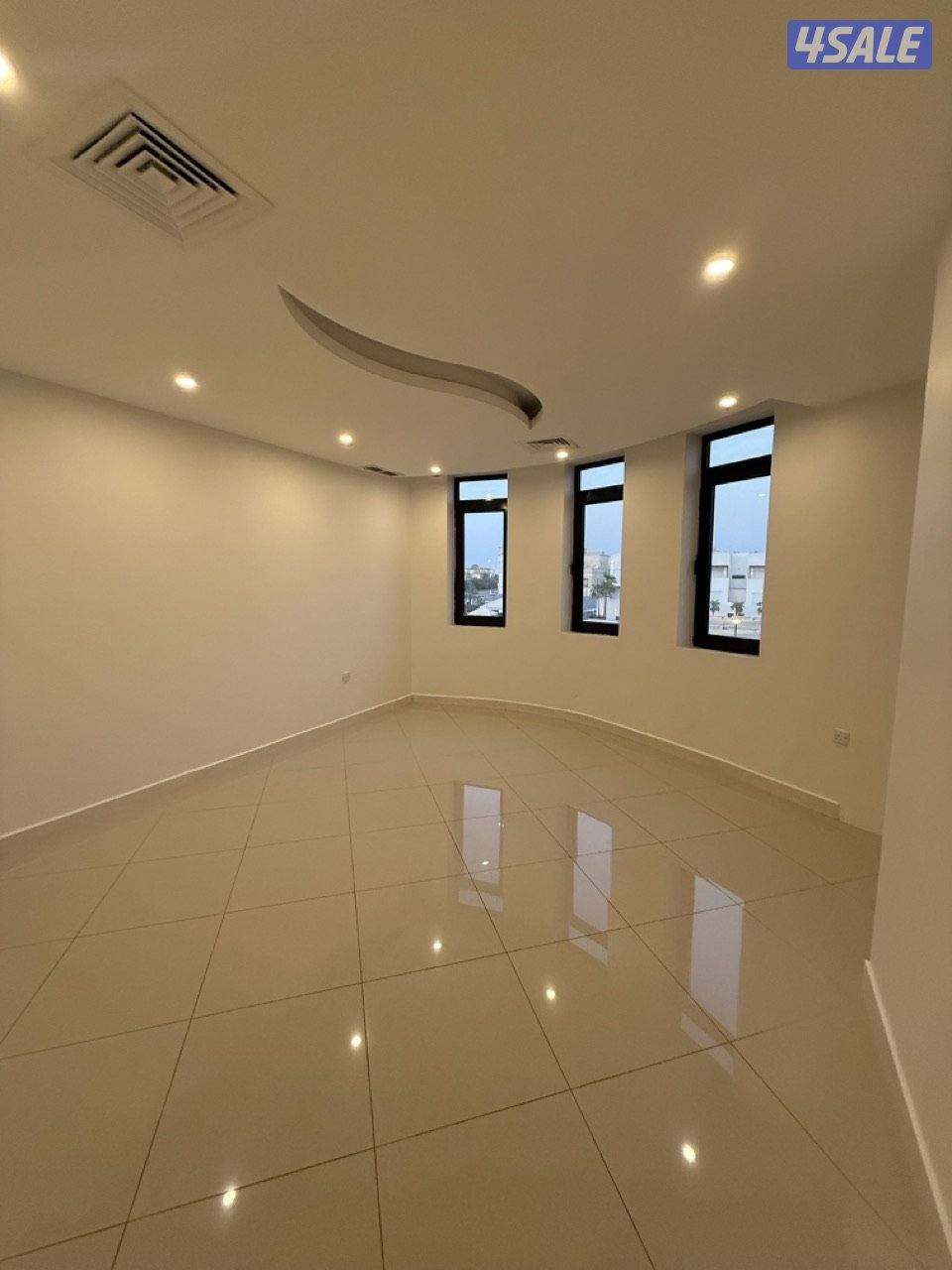 شقة راقية في الصديق المساحة ٢٢٠ متر مربع2