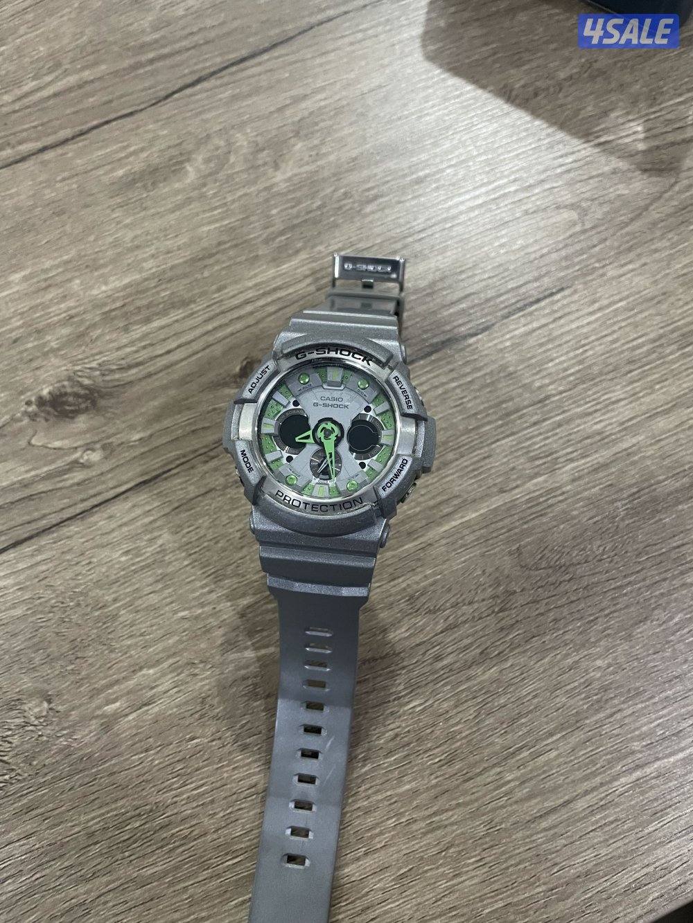 للبيع ساعة اصلية اللون مميز0