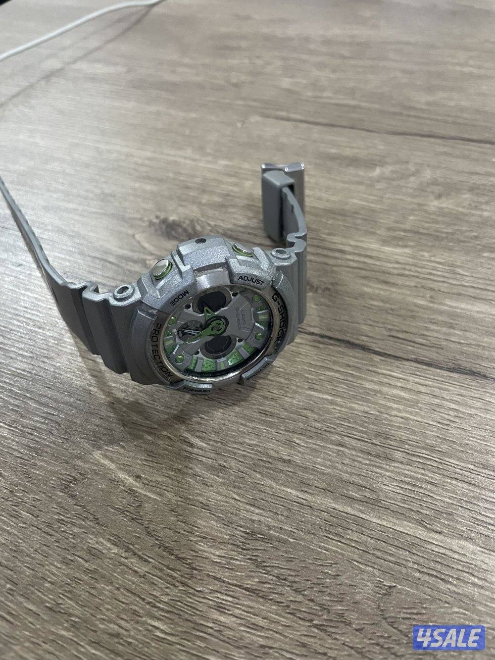 للبيع ساعة اصلية اللون مميز1