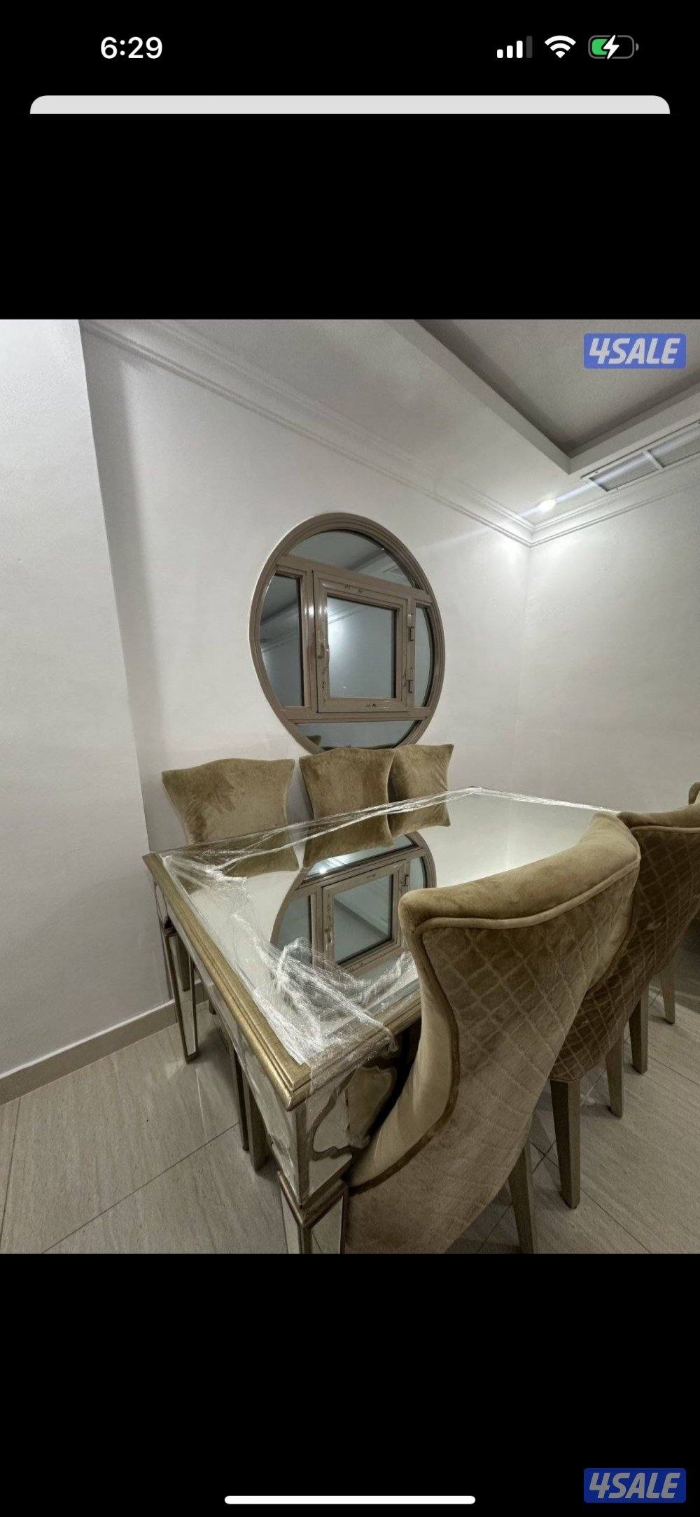 طاولة طعام ٦ كراسي من ميداس و طاولة وسط من هوم سنتر أبي فيهم 130 دينار1