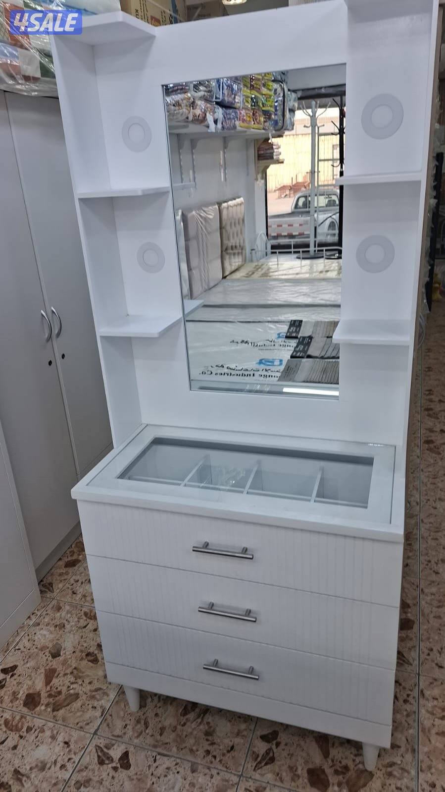 كبتات للبيع ٢ باب ارفف وعلاقة3