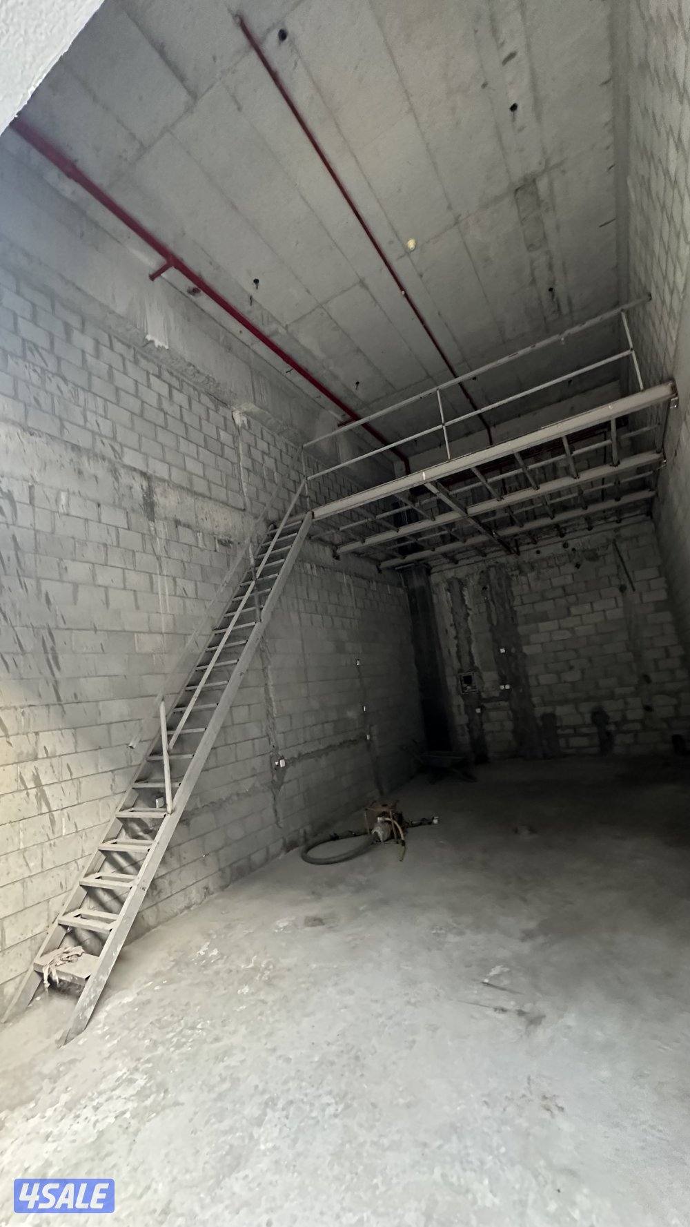 محلات 50 م مع سندرة 25 م مع مكتب منفصل 31 م3