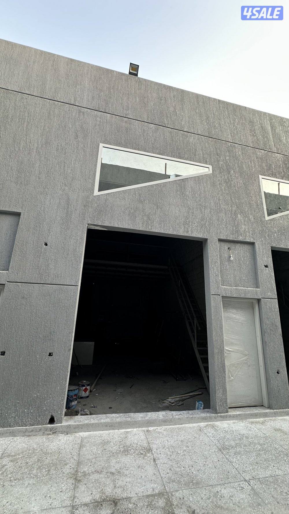 محلات 50 م مع سندرة 25 م مع مكتب منفصل 31 م4