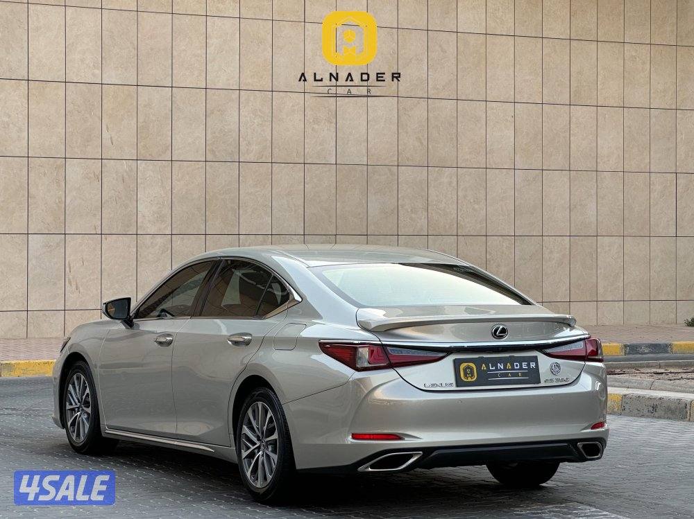 للبيع لكزس ES350 موديل 2022 وارد الساير5