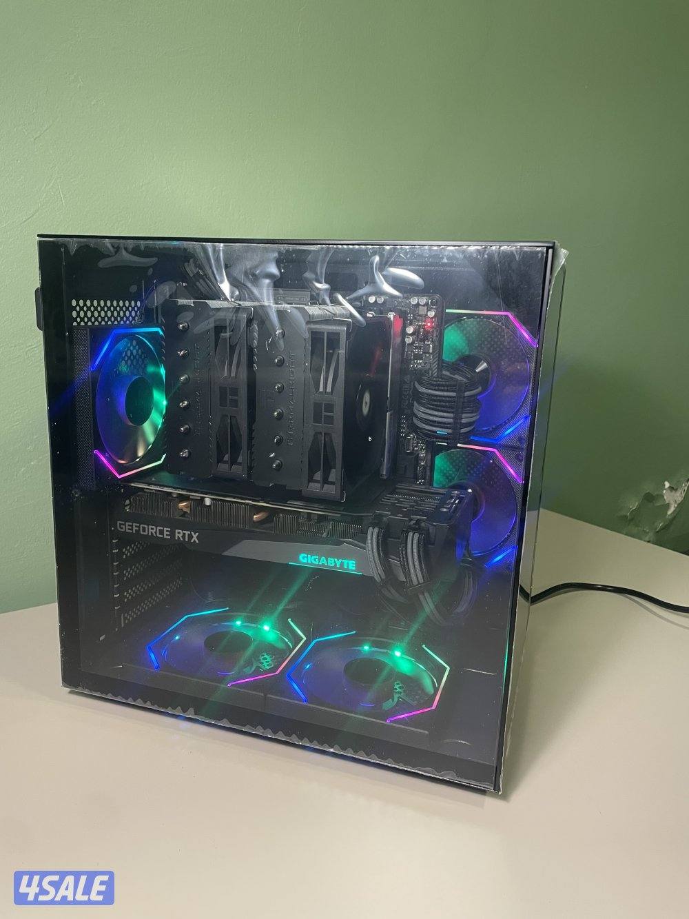 كمبيوتر ألعاب شبه يديد0