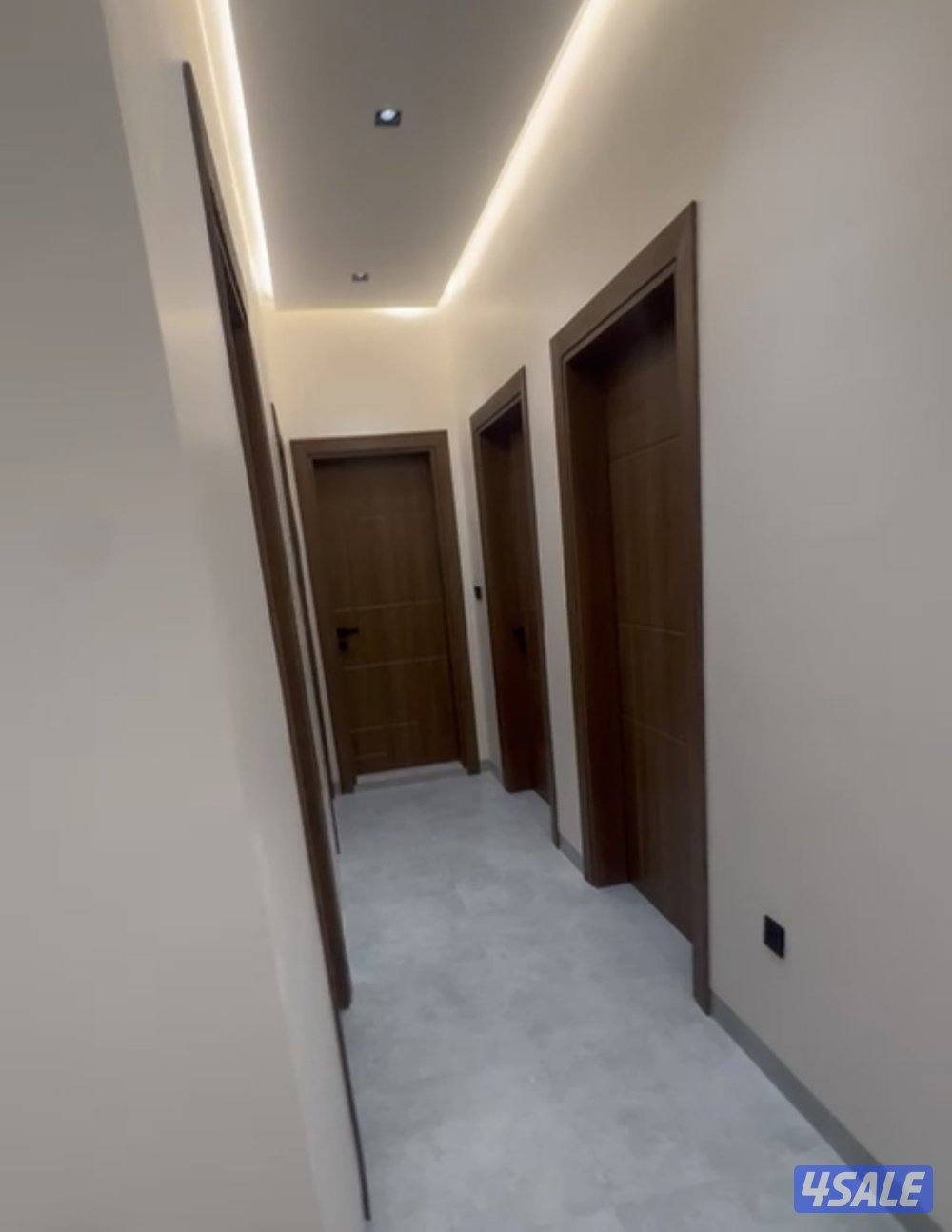 للمعاريس فقط شقه 3 غرف وغرفة للخادمه  و3حمام وصاله1