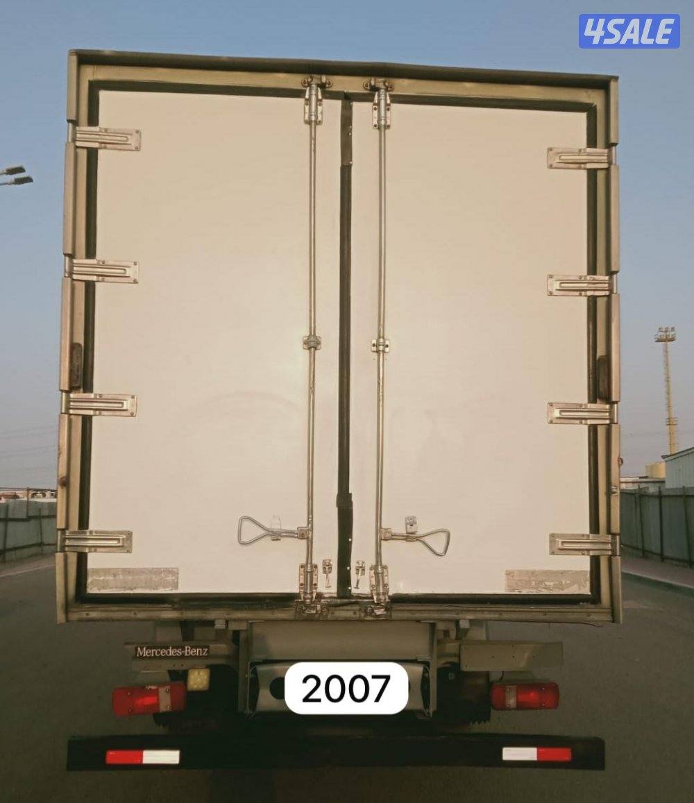 للبيع مرسيدس شاحنه1