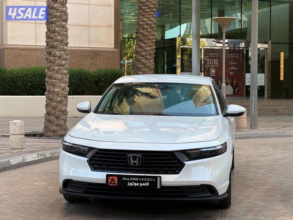 هونداACCORD موديل2023 عداد29الف وارد الغانم تحت الكفاله1