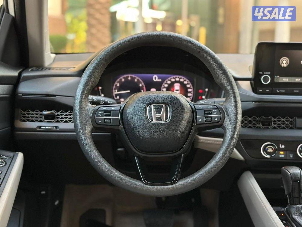 هونداACCORD موديل2023 عداد29الف وارد الغانم تحت الكفاله5