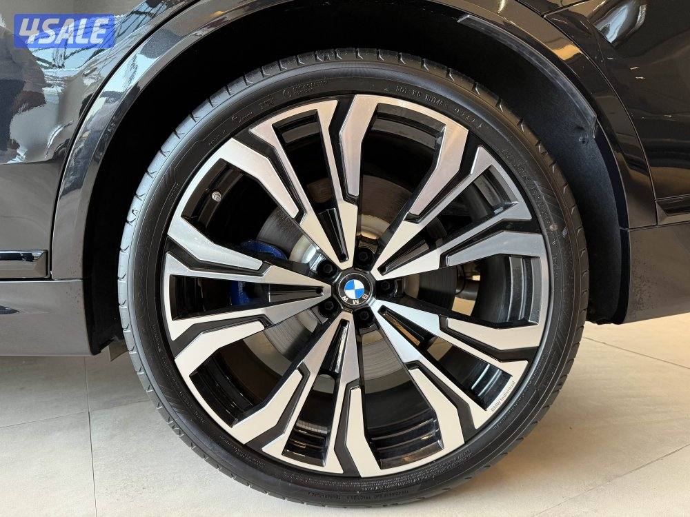 BMW X7M60i9