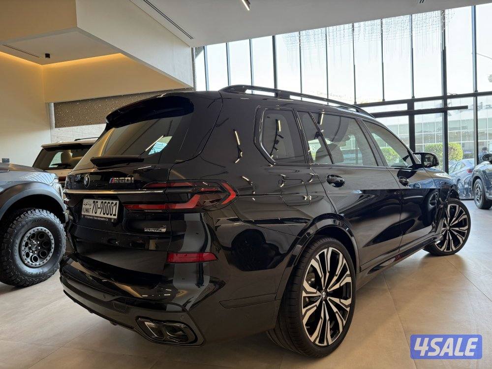 BMW X7M60i11