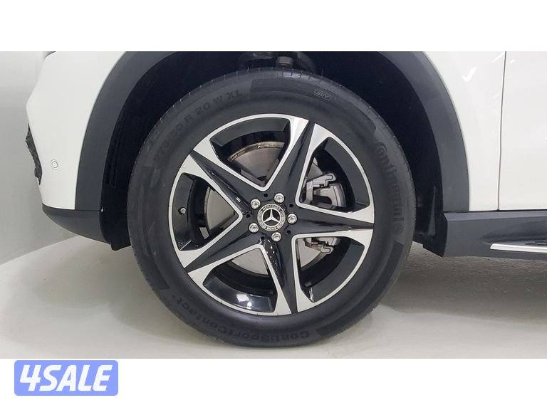 Mercedes-Benz GLE SUV8