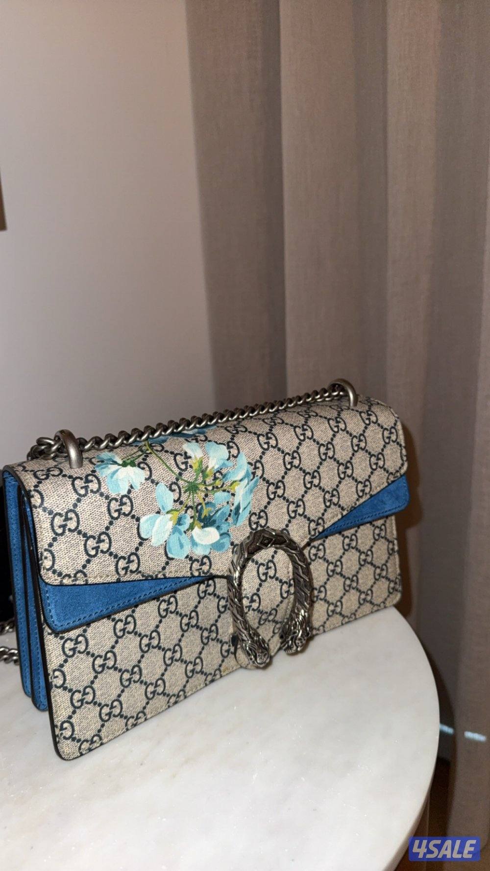 Gucci قوجي نظيفه كأنها يديده من البوتيك سعرها حاليا بالبوتيك ٩٨٠دينار0