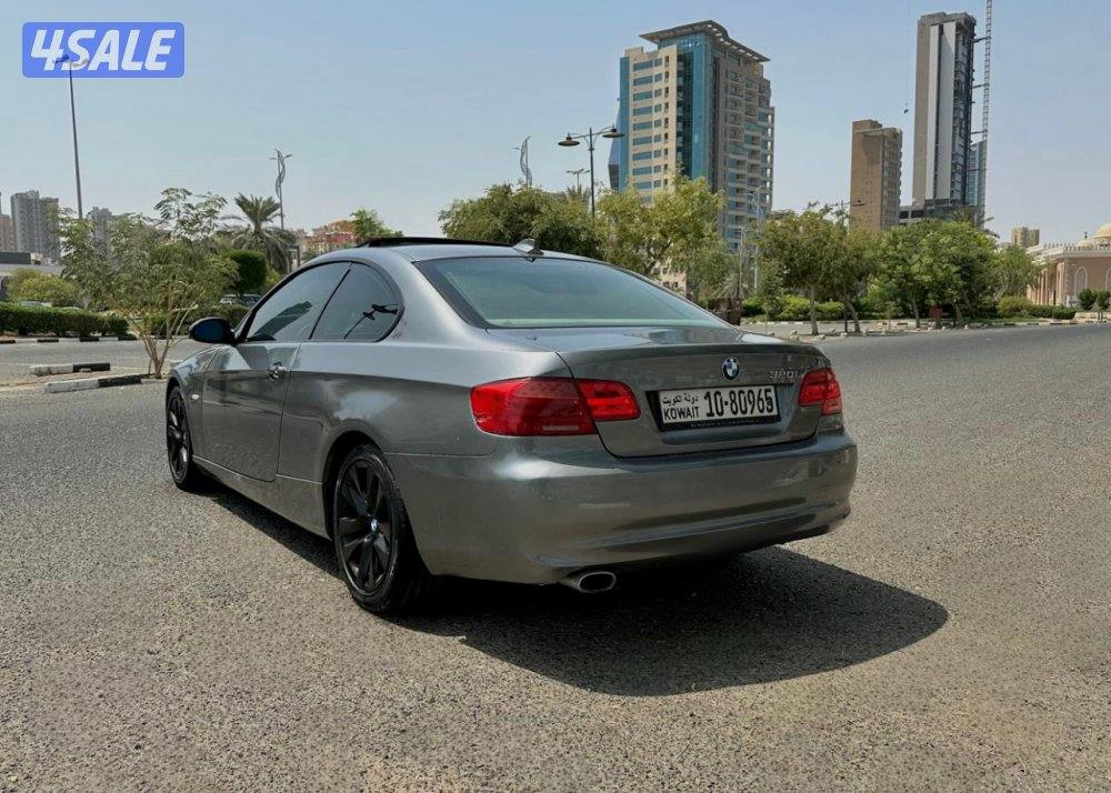 ﮼BMW 320i - الموديل:2011 - العداد:1804