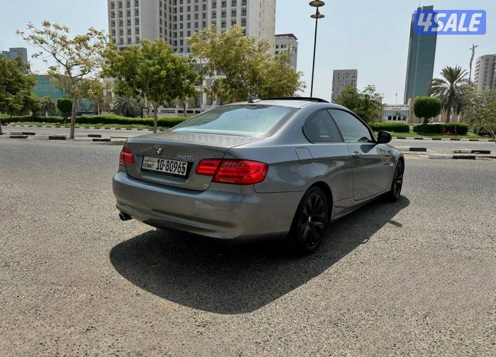 ﮼BMW 320i - الموديل:2011 - العداد:1806