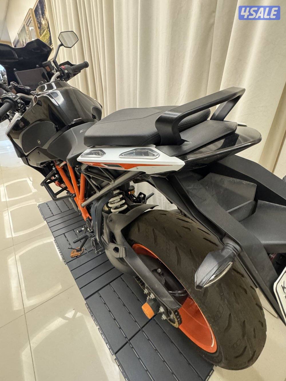 سيكل نظيف جداً ولا شاف الحر4