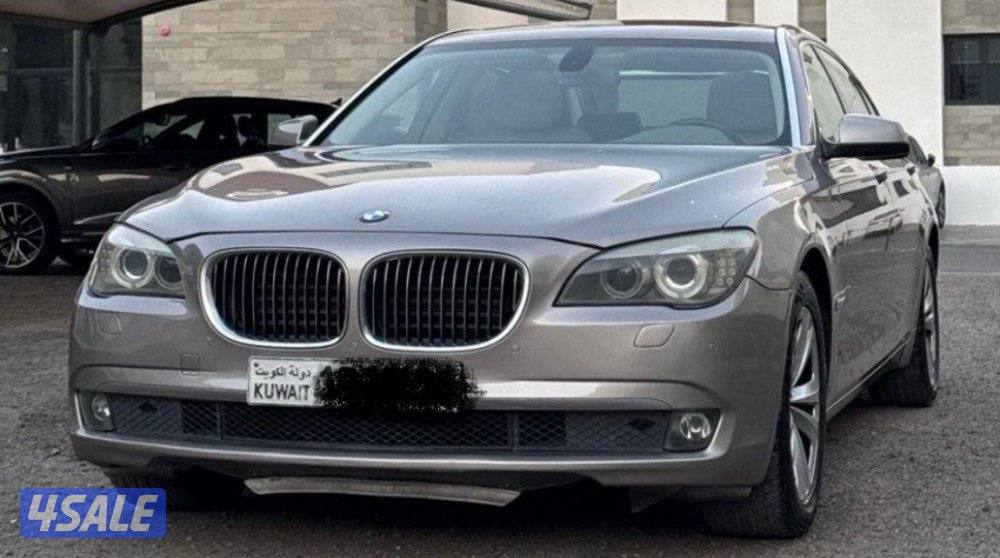 للبيع BMW 730Li موديل2012 الغانم - اللون ذهبي شامبيون0